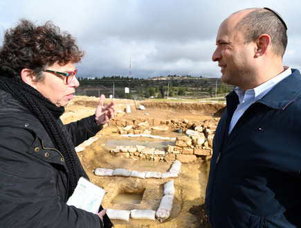 שר הביטחון נפתלי בנט בסיור במועצה האזורית בנימין (צילום: אריאל חרמוני, משרד הביטחון)