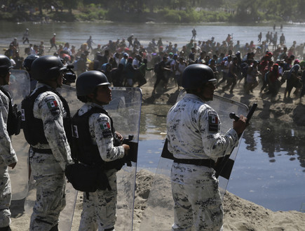 כוחות משמר הגבול המקסיקניים  (צילום: AP)