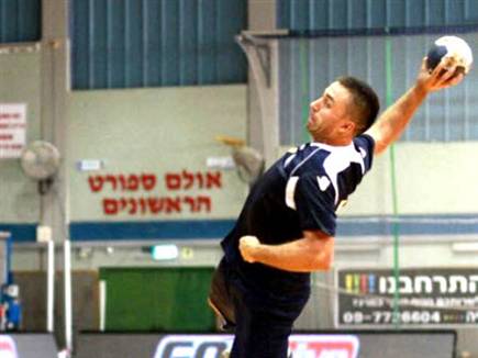 סטויאנוביץ', שוב ישחק בישראל (יועד כהן, איגוד הכדוריד) (צילום: ספורט 5)