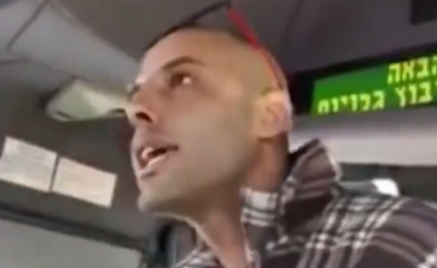 תיעוד: נוסע תקף באלימות נהג אוטובוס
