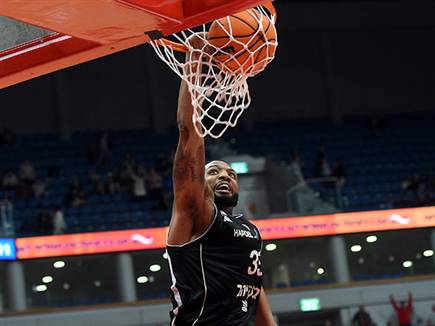 תומאס. נתן אות לחגיגות (ברני ארדוב)