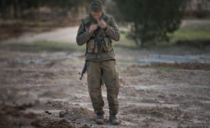 חייל מעשן סיגריה (צילום: אימג'בנק / Gettyimages)