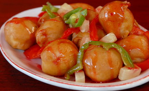 עוף חמוץ מתוק של הסינית האדומה (צילום:  יחסי ציבור )