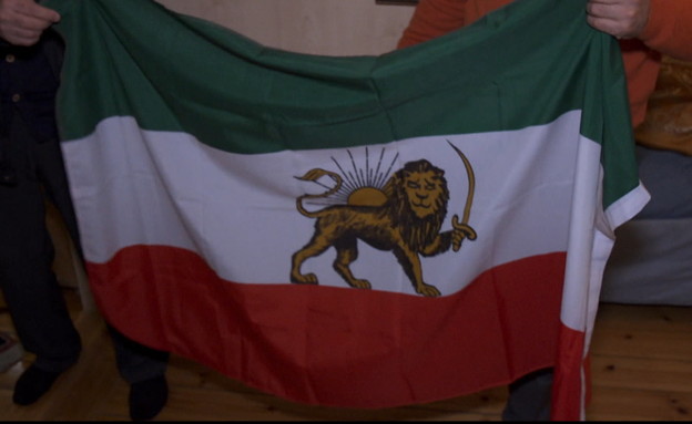 דגל השאה באירן (צילום: חדשות 12)