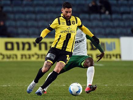 עטר חזר ליהנות מכדורגל והקהל נהנה ממנו (ברני ארדוב)