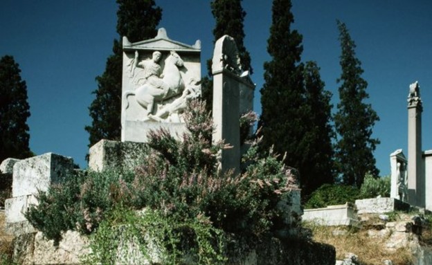 בית הקברות קרמיקוס (צילום: @1news_me, twitter)