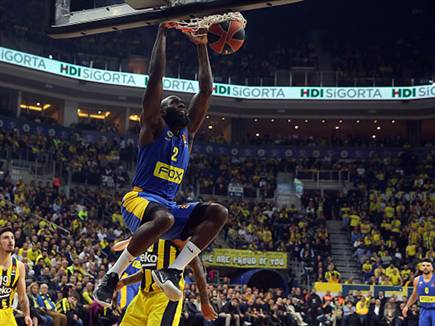 אייסי היה נהדר אך ירד מוקדם. (GETTY)