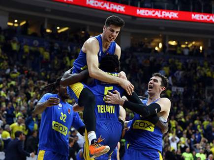 חגיגה של מכבי ת"א. (GETTY)