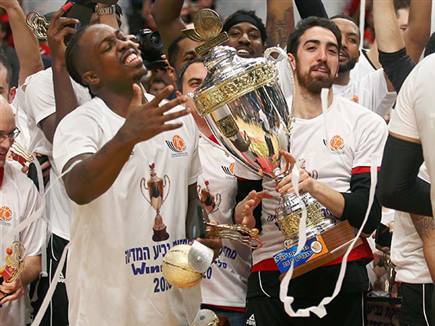 בראון. עוד גביע שרשום על שמו (אלן שיבר)