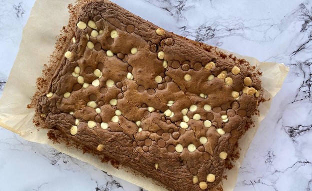 בראוניז ב-3 מרכיבים - לפני החיתוך בראוניז ב-3 מרכיבים - לפני החיתוך