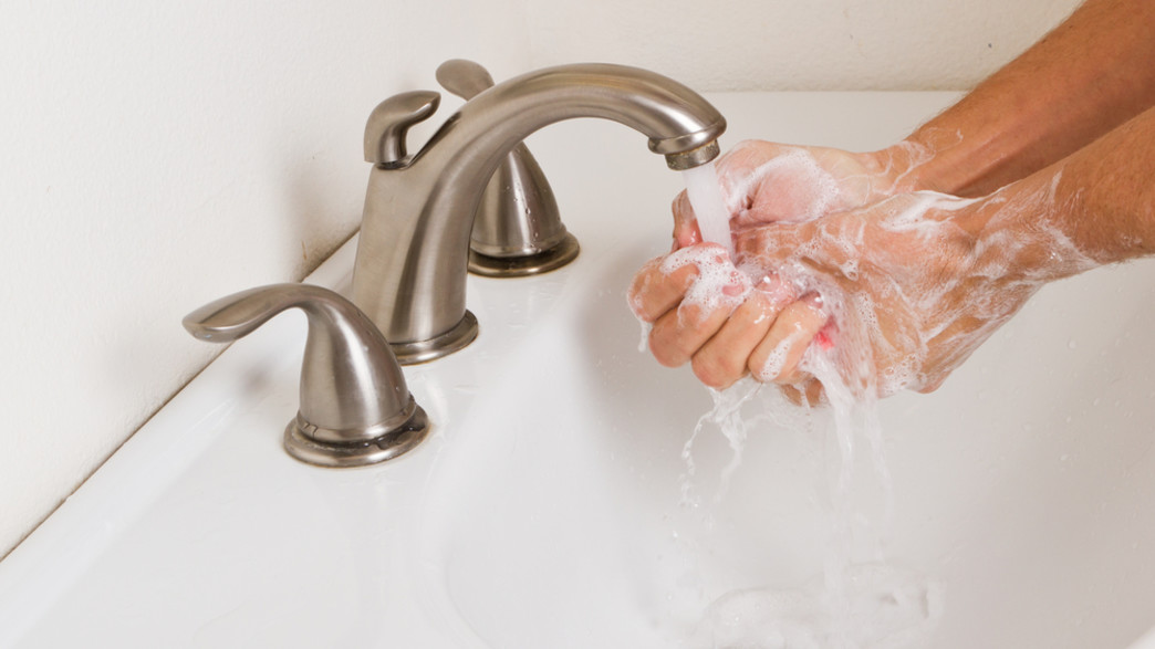 לשטוף ידיים (צילום: By Dafna A.meron, shutterstock)