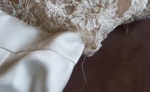 שמלת הכלה נפרמה בחתונה - והיא תפוצה באלפים