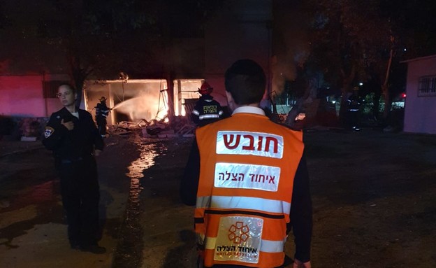 השרפה באשדוד, הלילה (צילום: דוברות איחוד הצלה )