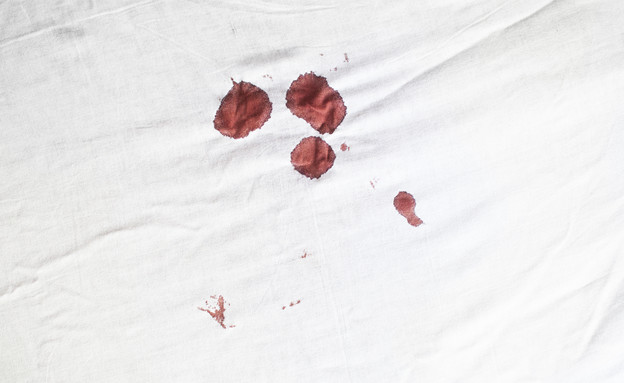 דם על סדין (צילום: Shutterstock)
