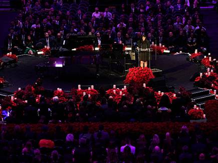 הבמה עם הוורדים (getty)