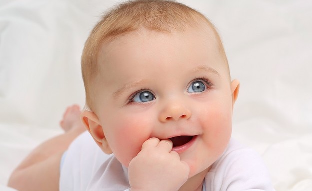 תינוק מחייך (צילום: shutterstock)