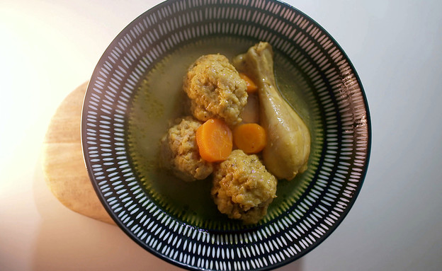 גונדי - קציצות עוף עם חומוס טחון במרק עוף (צילום: אמהות מבשלות ביחד, ערוץ 24 החדש)