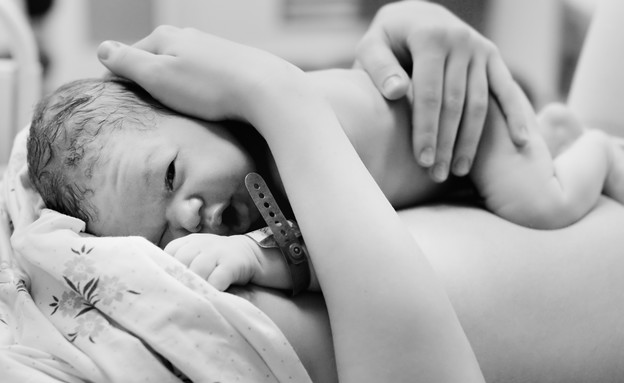 תינוק בלידה (צילום: צילום מסך מתוך ווטסאפ, shutterstock)