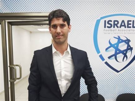 עופר בן אסא היועץ המשפטי של מכבי חיפה בבית הדין (צילום: ספורט 5)