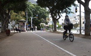 קורונה בישראל - שדרות רוטשילד (צילום: Sebastian Scheiner, AP)