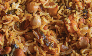 סיר‭ ‬אורז‭ ‬עם‭ ‬פרגיות (צילום: חגית ביליה וגיא בהר, "קל, קל, קל", הוצאת מודן)