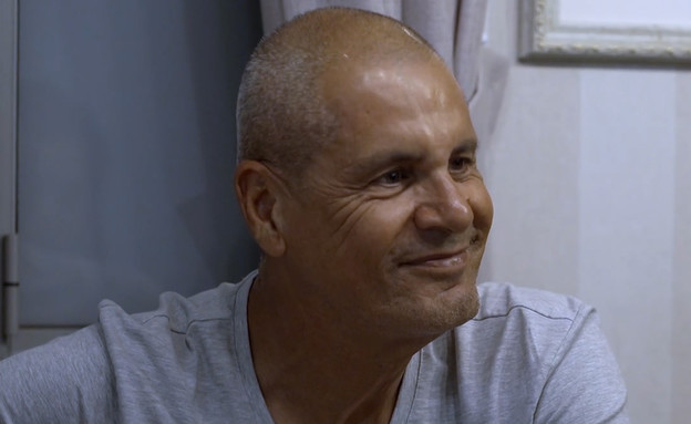 דובי ואריק בארוחת ערב עם חברים