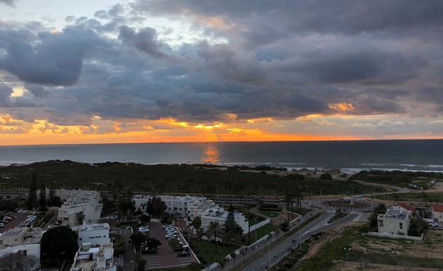 חוף אשדוד (צילום: שמואל דוד)
