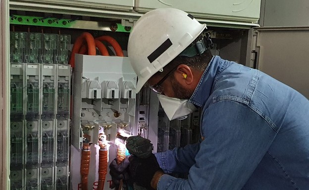 חברת חשמל, עבודה חיונית (צילום: באדיבות יוסי וייס) חברת חשמל, עבודה חיונית (צילום: באדיבות יוסי וייס)