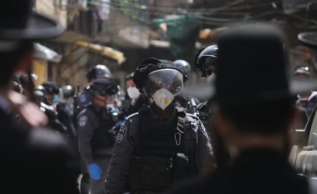 פעילות משטרה במאה שערים לאכיפת תקנות הקורונה (צילום: יונתן זינדל, פלאש/90 )