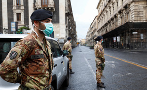חיילים ברחובות איטליה בזמן מגפת הקורונה (צילום: רויטרס, רויטרס_)