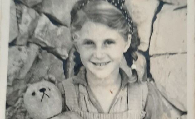 מירה פרידמן בילדותה (צילום: אלבום פרטי)