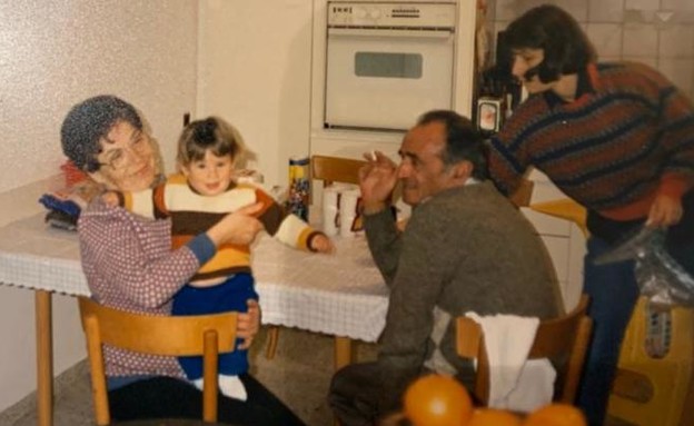 סא"ל קרויזמן בילדותו עם סבו וסבתו (צילום: אלון חן)