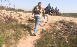 הפועלים הפלסטינים במנוסה (צילום: N12)