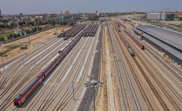 מתחם הרכבות העומדות בבאר שבע (צילום: אמנון זיו, רכבת ישראל)