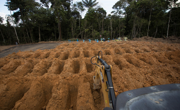 קברים המוניים נחפרים בברזיל (צילום: רויטרס, רויטרס_)