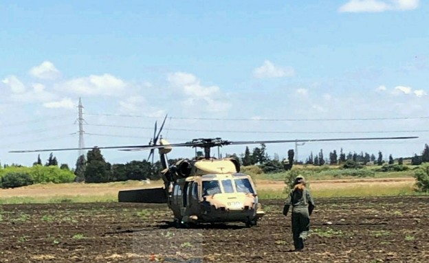 מסוק חילוץ בזירת התרסקות המטוס הקל בשרון (צילום: קבוצת חץ כחול)