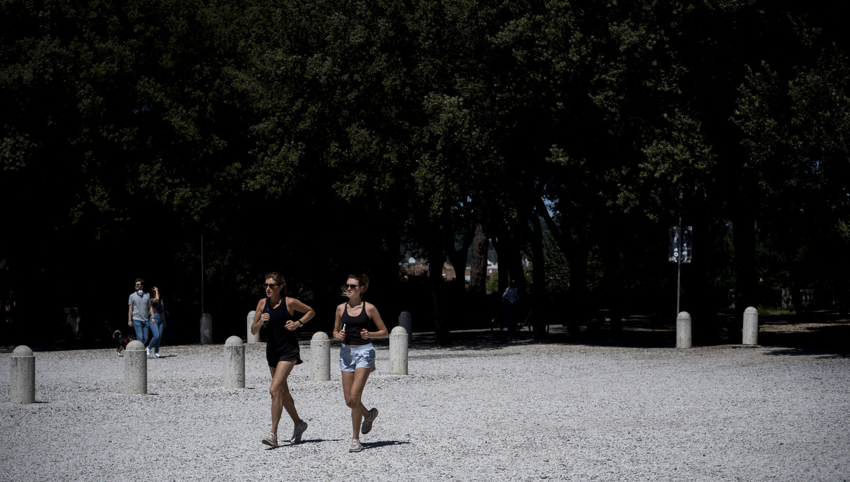 רצים בפארק ברומא