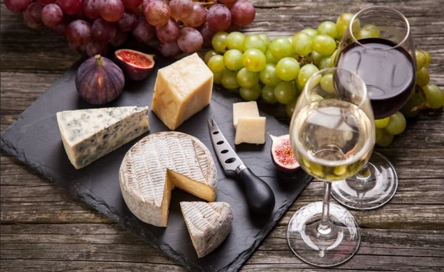 יינות וגבינות (צילום: Dasha Petrenko | Shutterstock)