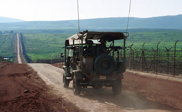 סיור צה"ל בגבול לבנון לאחר הנסיגה (מאי 2000) (צילום: Mark H. Milstein/ANS, getty images)
