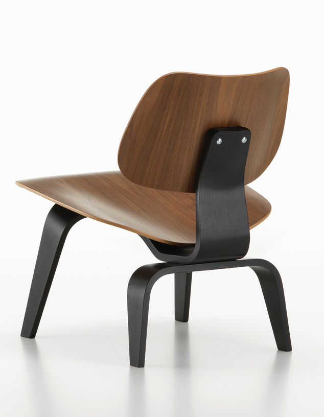 הביטאט-VITRA_Autumn 2020 Eames Plywood Chair LCW 75th anniversary  (צילום:  Eduardo Perez)