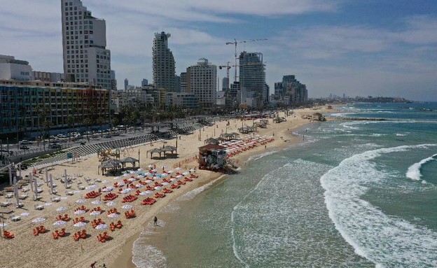 חוף הים בתל אביב (צילום: טל אלמוג, עיריית תל אביב יפו)