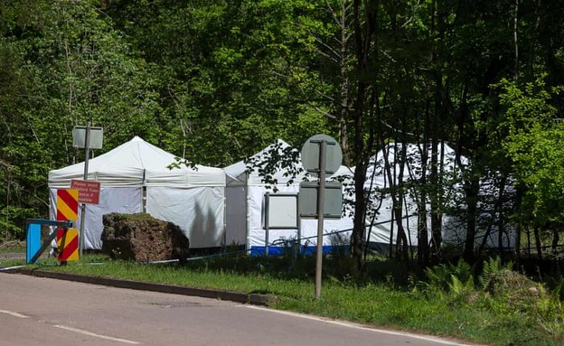 אנגליה: שרידי גופת אישה נמצאו בשתי מזוודות ביער
