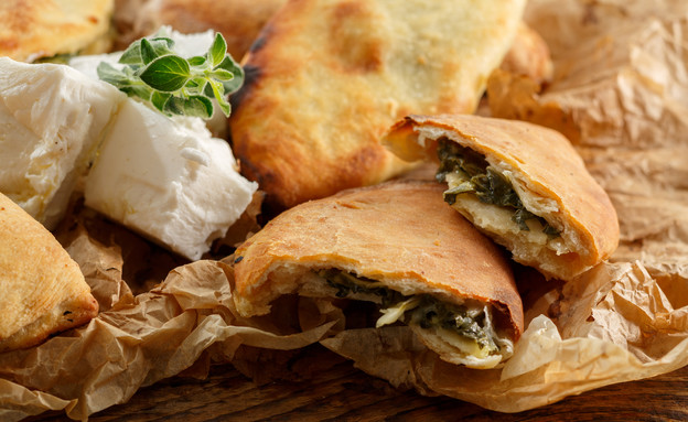 מאפה  טורקי במילוי גבינה בולגרית ותרד