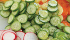 סלט עיגולי ירקות (צילום: דניה ויינר, ארוחת ילדים, מיכל וקסמן, הוצאת ידיעות ספרים)