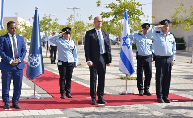 אוחנה עם סגל הפיקוד של המשטרה (צילום: דוברות המשטרה)