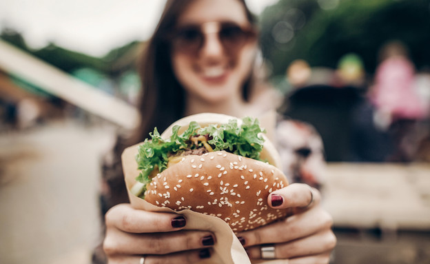 אוכל רחוב (צילום: shutterstock By Bogdan Sonjachnyj)