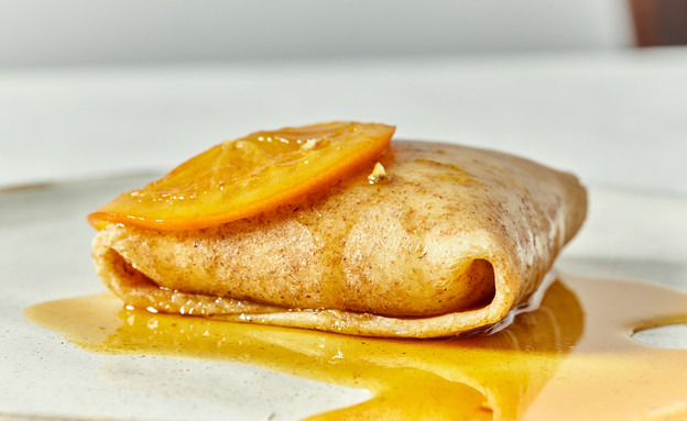 קרפ כוסמין וגבינות רכות בקרמל תפוזים 