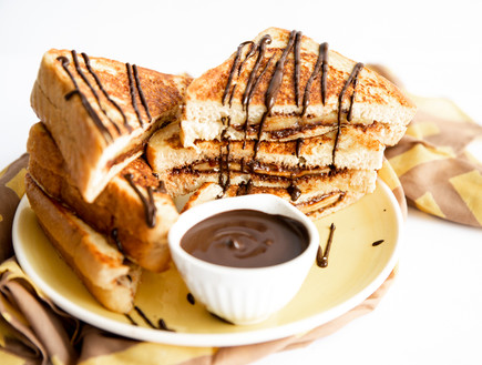 פרנץ' טוסט שוקולד בננה  (צילום: שרית נובק - מיס פטל, mako אוכל)