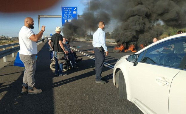 מחאת הנכים נתיבי איילון (צילום: לביא נאור)