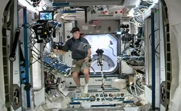 האסטרונאוטים בתחנת החלל (צילום: מתוך יוטיוב)